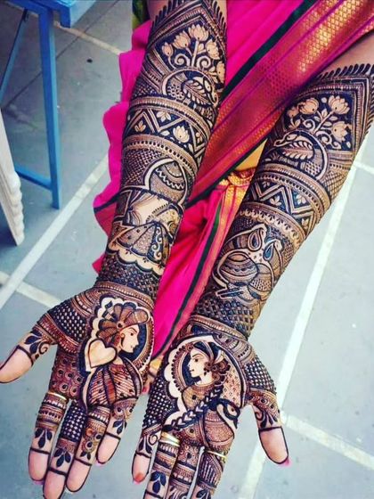 This design features half-portraits of the bride and groom on each palm. The arms are decorated with dholak and shehnai instruments, symbolizing wedding celebrations.