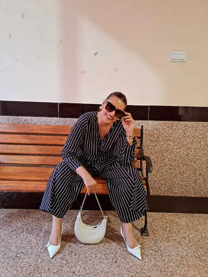 Relaxing in the striped co-ord set. This outfit proves that you don't have to choose between being comfortable and looking stylish.