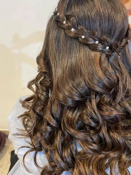 Another variation of an open hairstyle, this time with a waterfall braid adorned with small pearls.