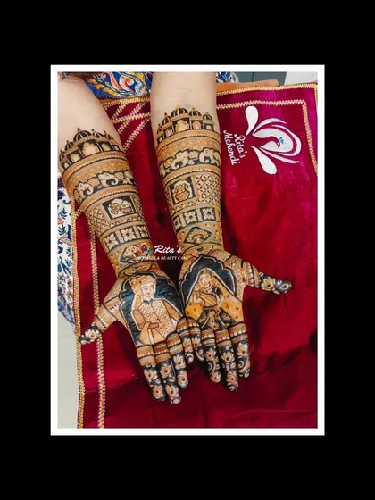 A beautiful Gujarati bridal mehendi featuring traditional bride and groom portraits. The design is rich with cultural elements, perfect for a classic wedding look.