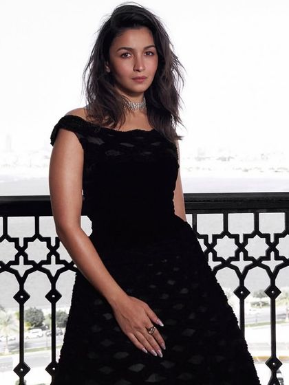 Alia Bhatt looking radiant at the Red Sea Film Festival. The minimalist soap nails I designed for her provided a subtle, polished look that allowed her stunning black dress and diamond choker to shine.