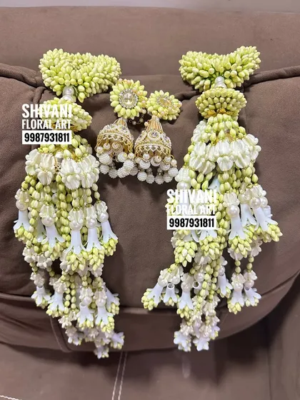 A slightly different angle of the fresh flower kalire and earrings set, showing the beautiful craftsmanship and attention to detail.