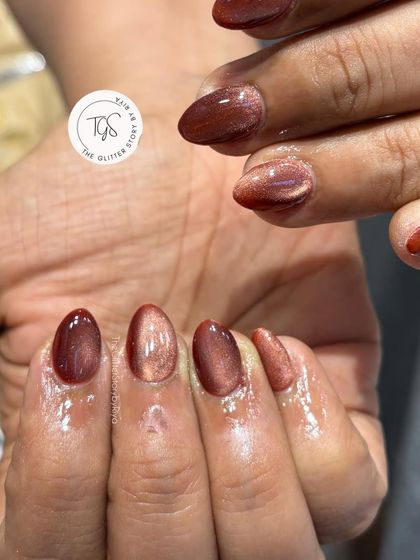 Another look at the gorgeous reddish-brown cat-eye nails. This angle shows how the light catches the magnetic particles in the polish, creating depth and movement.