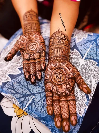 A beautiful engagement mehandi design featuring the couple's initials 'RP' and interlocking rings. It's a perfect way to celebrate your union.