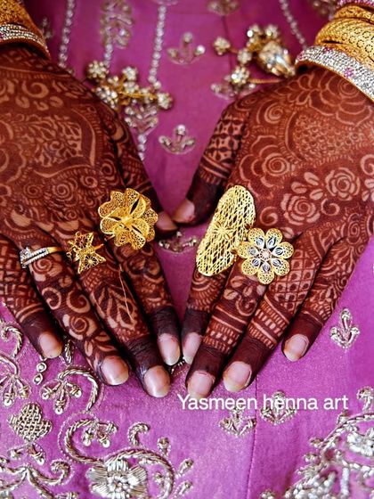Afra's final bridal look. The deep, dark stain on her hands looks absolutely regal with her purple and gold outfit.