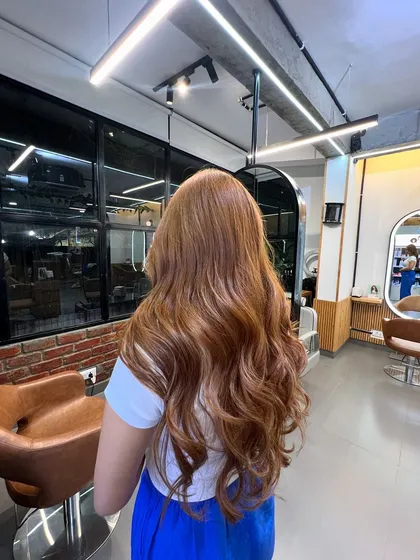 A beautiful example of a medium absolute brown color. The long, flowing waves showcase the richness and depth of this single-process color.