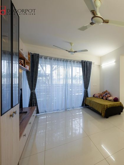 Decorpot - Custom Wardrobes & Storage Solutions Elegant Living & Entryway Storage photo 23