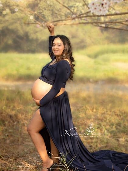 A solo portrait celebrating the pure joy of motherhood. Standing in a field of flowers, this mom-to-be was absolutely radiant, and the natural light made her glow even brighter.