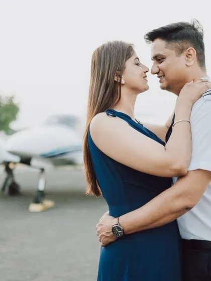 Love is in the air. This unique pre-wedding shoot on an airfield with a private plane creates a sense of adventure and sophistication. It’s perfect for couples looking for a theme that is both glamorous and personal.