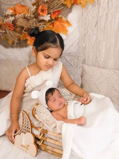 A quiet moment between sisters during a one-month milestone session. I love capturing these unposed, gentle interactions that show the beginning of a beautiful friendship.