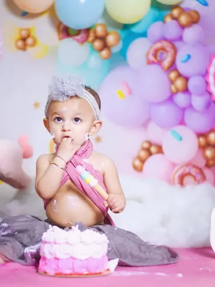 A thoughtful moment during her Candyland cake smash. I always make sure to capture a variety of expressions, from big laughs to these sweet, gentle pauses.