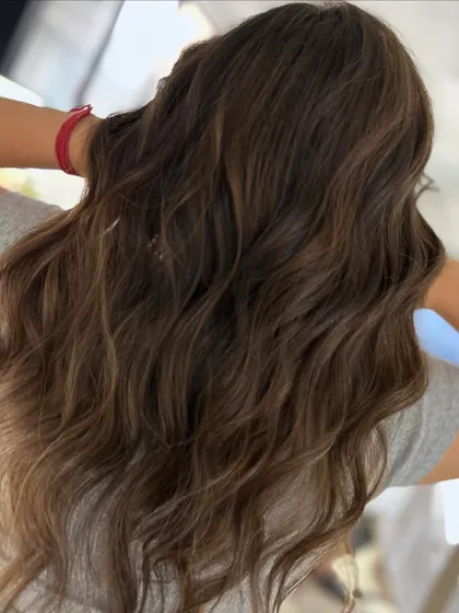 This no-bleach, two-tone highlight blend is a fantastic way to get a fresh look while keeping your hair super healthy. The classic full-head highlights add beautiful dimension.