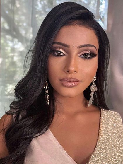 Soft and subtle waves for a sophisticated look. This open hairstyle is perfect for someone who wants to look polished without being over the top.