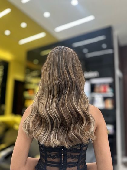 Ash tones are like soft whispers of elegance. This look is subtle yet striking, with beautiful, cool-toned highlights.