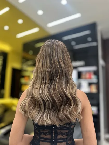 Ash tones are like soft whispers of elegance. This look is subtle yet striking, with beautiful, cool-toned highlights.
