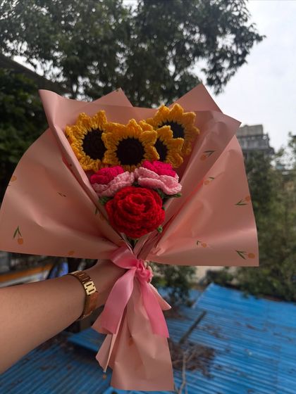 This vibrant bouquet, featuring three bright sunflowers and a mix of pink and red roses, is one of my favorite combinations. It’s a cheerful and colorful arrangement that is guaranteed to make anyone smile.