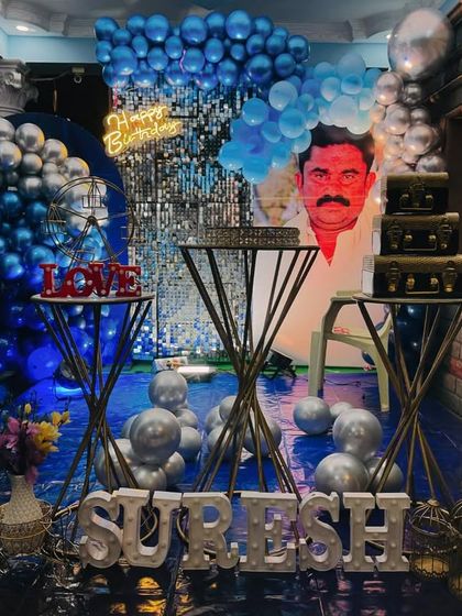 This shot highlights the layout of the decor in a home setting, demonstrating how we can transform a terrace or room for a special celebration.