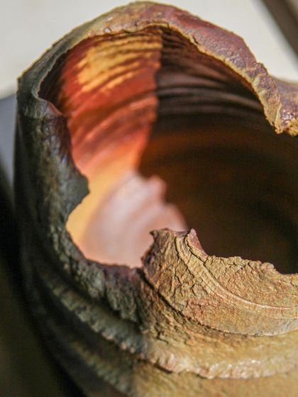 A close-up view of the wood-fired piece, where you can see the melted ash forming a natural glaze inside the crevices. This is the magic of Bizen ware, where the clay and fire create the art together.