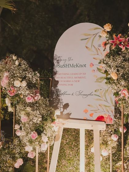 The Grand Welcome: Entrances & Aisles photo 5