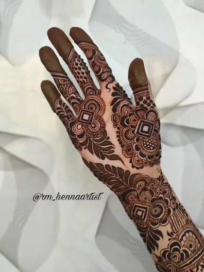 A close-up shot of this intricate design I did for myself. The geometric diamonds mixed with floral and leafy patterns is one of my favourite combinations.