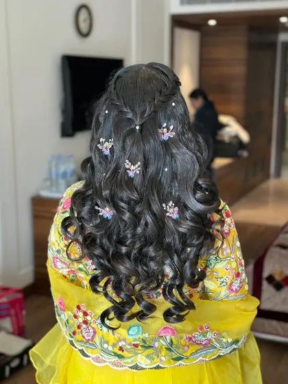 A full view of the fun and festive Haldi hairstyle.
