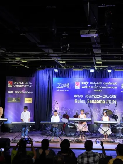 A full stage of our keyboard students performing a beautiful rendition of 'Chand Sifarish' at Kalaa Sangama. Our keyboard and piano lessons focus on both solo skill and ensemble performance, teaching students how to create music together.