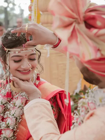A close-up of the 'sindoor-daan' ritual in a Maharashtrian wedding. Capturing the bride's blissful smile is what makes this shot so special for us.