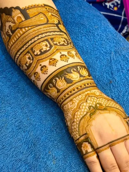 This intricate arm piece showcases a royal procession with palanquins and swans. We can create detailed narrative scenes that are truly a work of art.