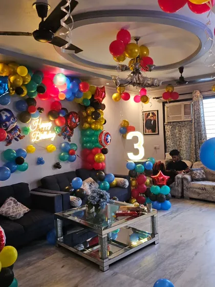 We transformed this entire living room into a Marvel superhero universe for a 3rd birthday. The setup includes a full balloon wall, character balloons, ceiling decorations, and a light-up number.