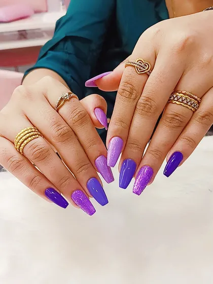 Another view of the stunning purple gradient and glitter manicure.