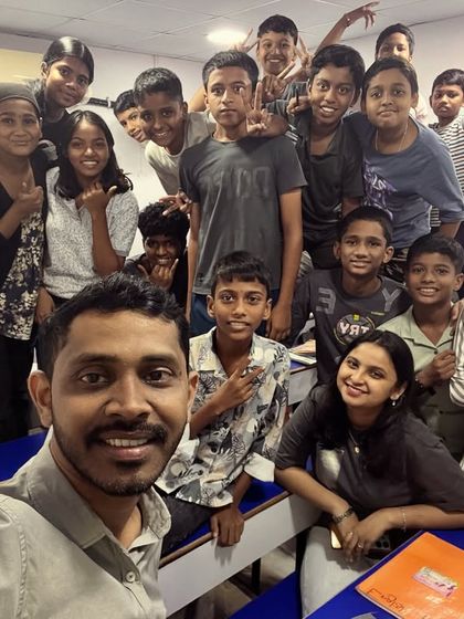 Day 6 of Navratri 2023 was Grey, representing strength and balance. Here's a selfie with some of my students participating in the theme.