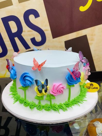 Elegant & Celebration Cakes photo 25