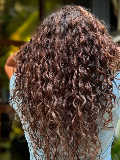 A closer look at beautifully blended greys with subtle highlights. The curls are defined and the color looks completely natural and radiant.