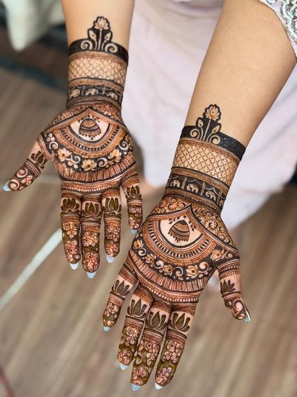 Chic & Minimalist Styles photo 4