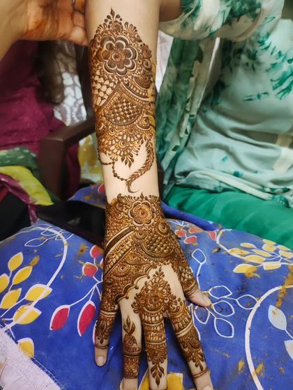 Hajira Mehendi Artist - Mehndi Art Classes & Workshops Festive & Party Henna photo 23