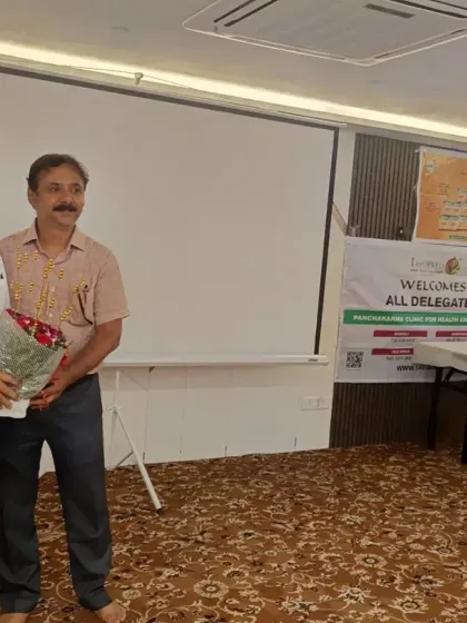 We believe in honoring our teachers and experts. Here, Dr. Tayde is being recognized for his invaluable contribution to the field of Ayurveda and for sharing his deep knowledge of Nadi Parikshan with our community.
