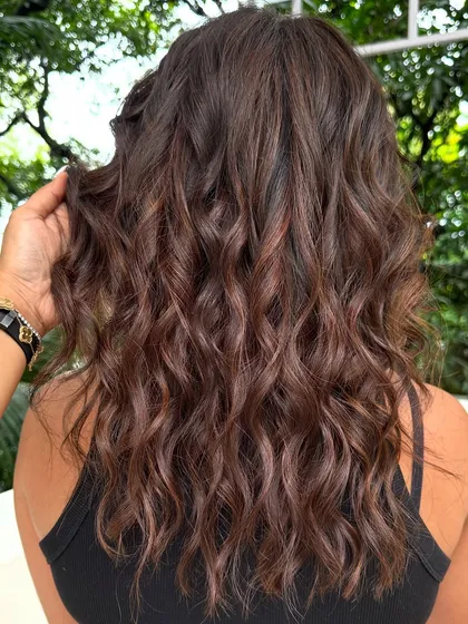 Holiday ready with these soft, beachy waves and subtle brunette highlights. This is a low-maintenance color that grows out beautifully, perfect for someone who travels a lot.