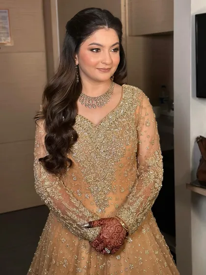 This look is the essence of my philosophy that less is luxury. I focused on creating luminous, skin-like makeup and soft waves to enhance her natural beauty for a truly timeless and elegant result.