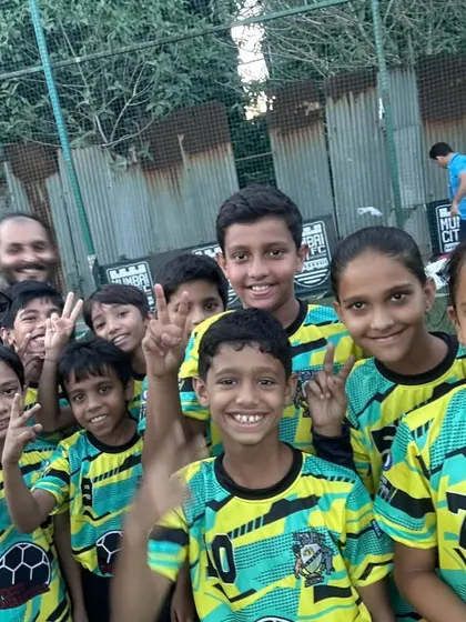 Victory signs and happy faces. A great day on the pitch for our U-10 team, showing the joy that comes from playing together.