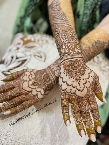 This design features a beautiful scalloped pattern on the palm, creating a soft and elegant look that complements the intricate work on the fingers and wrist.