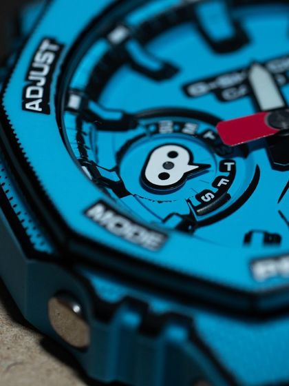 Even the mode indicator sub-dial gets the cartoon treatment, featuring a small speech bubble icon. It's this commitment to the theme that makes it a must-have for collectors.