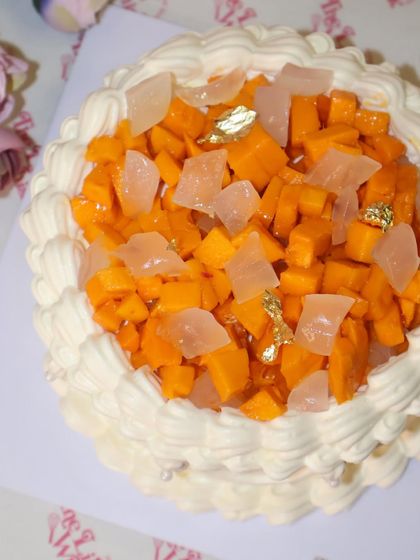 Tropic like it's hot. Our mango season special features a delicious cake topped with fresh, juicy mangoes and refreshing ice apples.