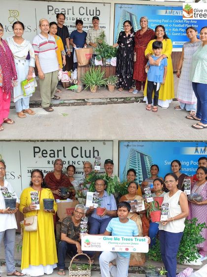 A group photo of the enthusiastic residents and volunteers at the Ramprastha Greens collection drive. Their collective effort resulted in a huge number of seeds and saplings for our cause.