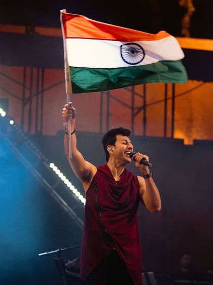 Salim Merchant of Salim-Sulaiman holding the Indian flag high during a patriotic performance at Synapse, DA-IICT. We help create powerful, unifying moments.