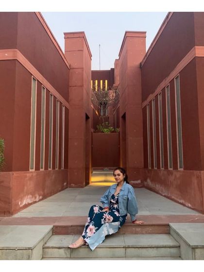 Even a floral jumpsuit can be styled for cooler weather. Layering a classic denim jacket over it provides warmth and gives the outfit a more relaxed, grounded feel, perfect for an evening stroll.