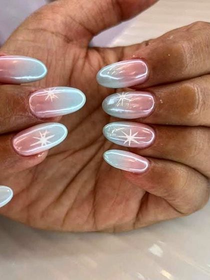 This dreamy set features a soft pink and blue ombre with a pearlescent chrome finish. Delicate white starbursts are painted on top, adding to the celestial, ethereal vibe.