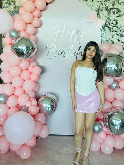 Home birthday parties can have all the main character energy. For this celebration, we created a fun and glamorous photo corner with a custom pink and silver balloon arch, complete with metallic accents for that extra sparkle.