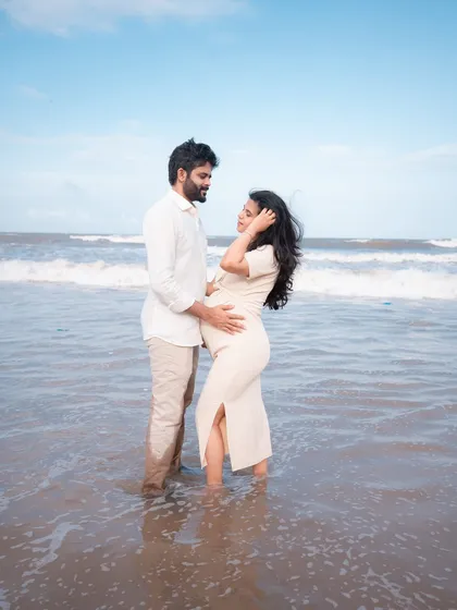 Standing in the calm water, this couple shares a gentle moment. My aim is to create a relaxed atmosphere where you can just be yourselves, allowing me to capture your natural connection.
