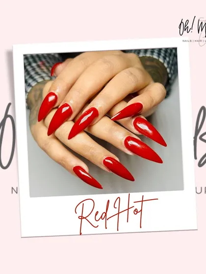 Sometimes, a single colour makes the boldest statement. This set features dramatic, long stiletto nails coated in a vibrant, glossy red polish. It’s a timeless look that exudes confidence and power.