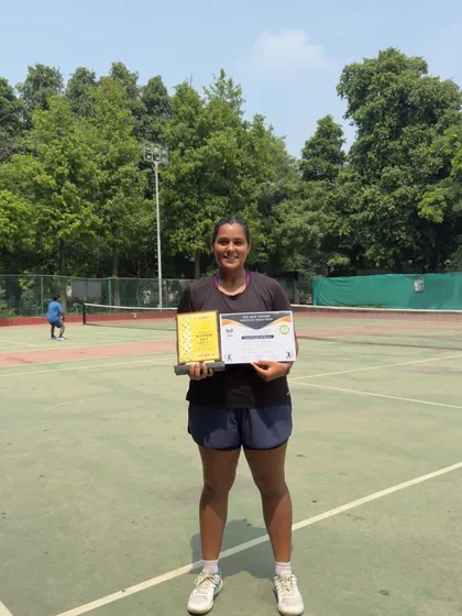 Celebrating our star player, Sara Kandwal, after her CS-7 U-18 Girls Doubles victory. A proud day for the Slamquest family.